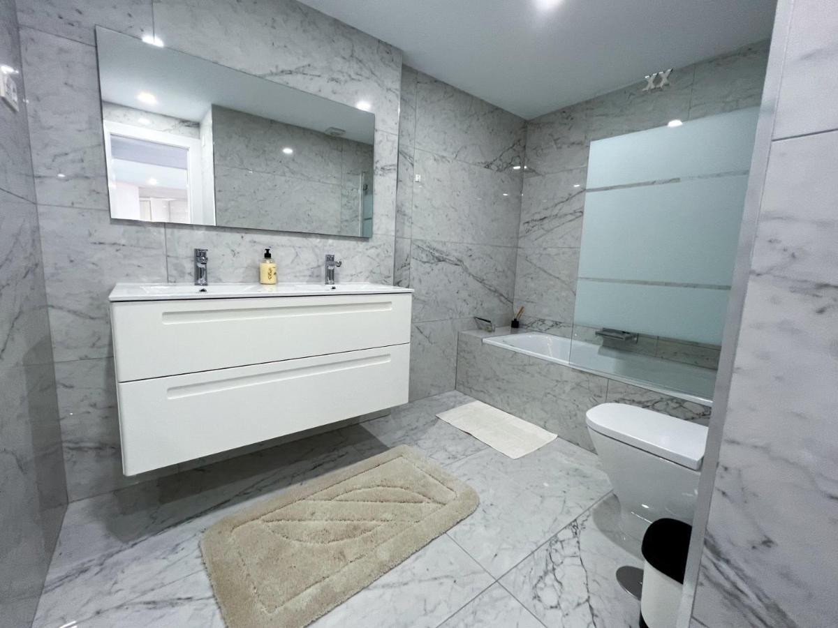 Luxury Three Bedroom Apartment At Estepona Ngoại thất bức ảnh